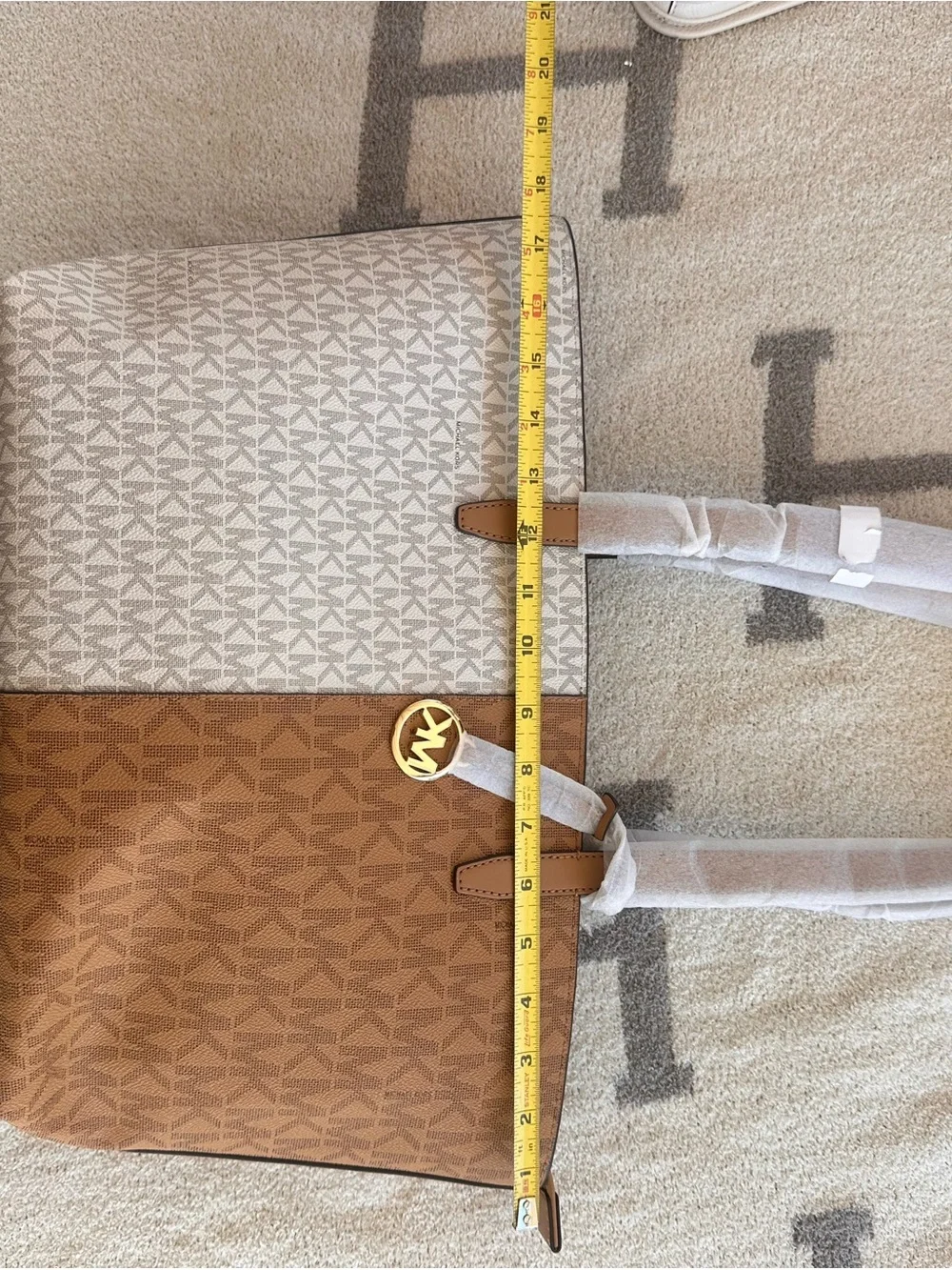 Michael Kors Two-Tone MK Signature Tote - Cognac & Vanilla Jet Set tote - Picture 5 of 14